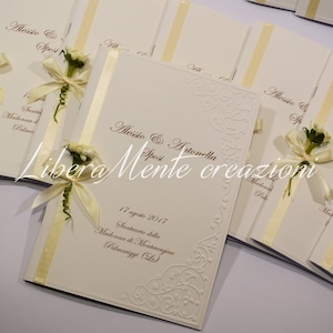 Libretti messa personalizzati, con diversi cartoncini, nastri in raso e lavorazioni a scelta.