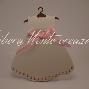 Invito per Battesimo o Prima Comunione in cartoncino bianco perlato con finiture in nastro raso rosa a pois