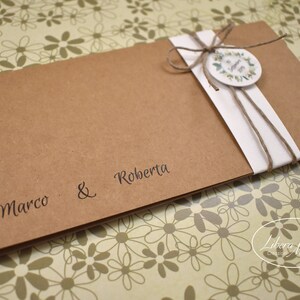 PARTECIPAZIONI NOZZE invito matrimonio floreale in carta kraft e carta martellata bianca - 10 pezzi