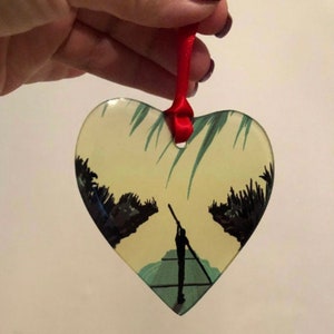 Glaskugel rund oder herzförmig, Weihnachtsbaumschmuck, inspiriert von jamaikanischer Flagge, Weihnachtszeit, Glasanhänger