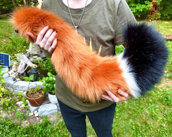 Queue de renard tricolore duveteuse de toutes les couleurs - Queue de costume cosplay en peluche Kitsune Therian en peluche