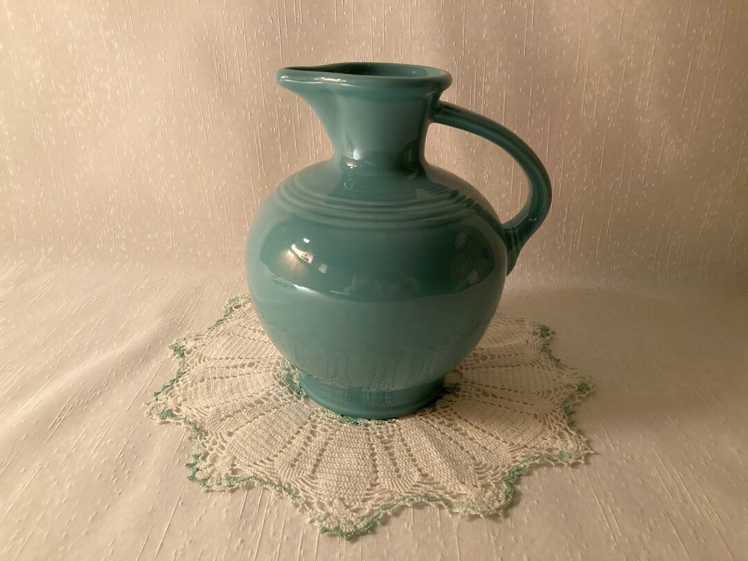 Vintage Fiesta Carafe Pitcher P86 sea Mist 60 Ounces Retired Free