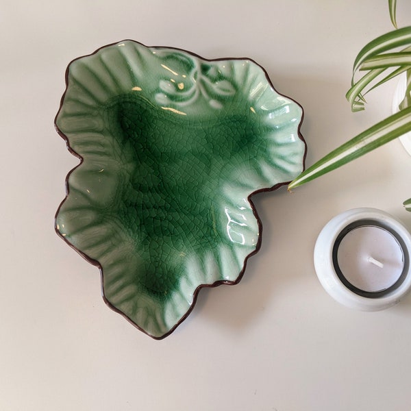 Green Crackle Glaze Ceramic Grape Leaf Trinket Tray Small Dish Jewelry Ring Dish Catchall Plate
