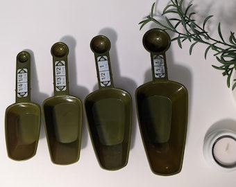 Set of 4 Vintage Green Plastic Measuring Cups with Teaspoon Measurements