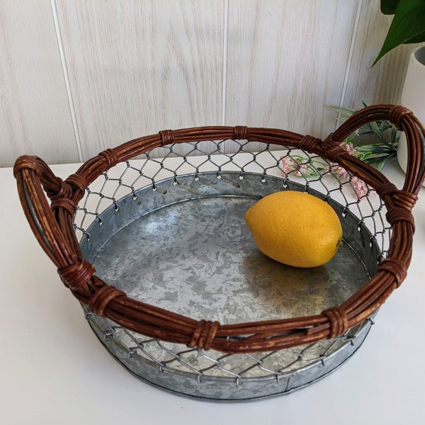 Shabby Galvanized Tray with Fiber Handles, Chain Link Shallow Bowl Serving Snack Bowl Farmhouse Chickenwire Kitchen Decor