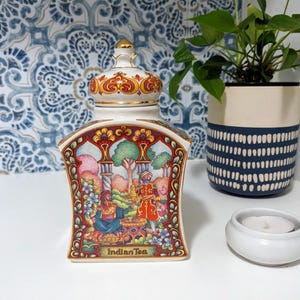 Ornate 6.25&quot; Ceramic Indian Tea Canister Lidded Tea Jar with Gold Edge Lid Loose Tea Storage Container Sadler England