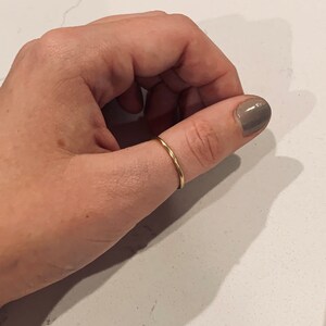 Anillo apilable simple imagen 4
