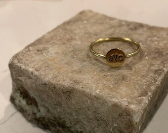 Anillo minimalista personalizado