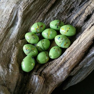 Vintage Glass Beads, 11 Hand Made Glass, Green .55 Inch, 13.65mm (G-Mis-109)fm