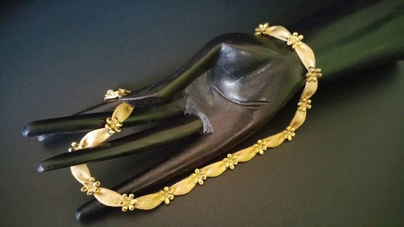 Vintage CROWN TRIFARI Necklace D-N.E-180 Gold Tone 9.2mm Elegant Crown Trifari Choker Adjustable 14.5 Inch to 16.5 Inch Hook Clasp