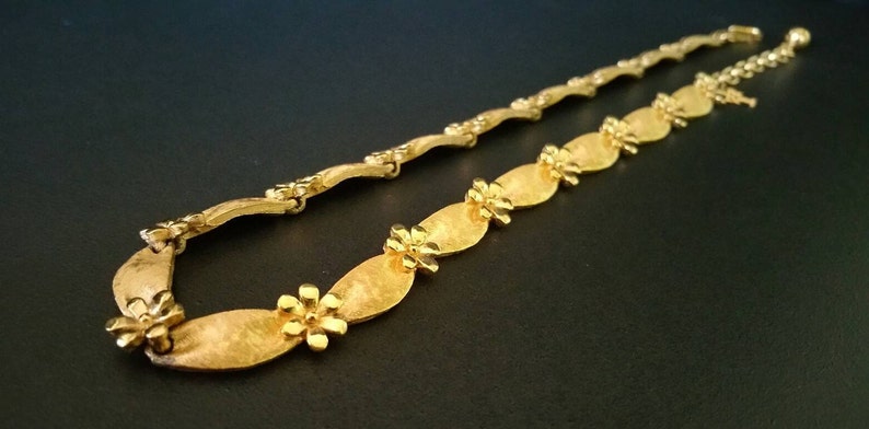 Vintage CROWN TRIFARI Necklace D-N.E-180 Gold Tone 9.2mm Elegant Crown Trifari Choker Adjustable 14.5 Inch to 16.5 Inch Hook Clasp