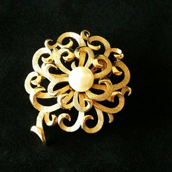 Vintage Crown Trifari Brooch, Faux Pearl, Crown Trifari Flower, Crown Trifari Pearl Brooch, Crown Trifari Tree, 2 Inch, Gold Tone (BRO-189)