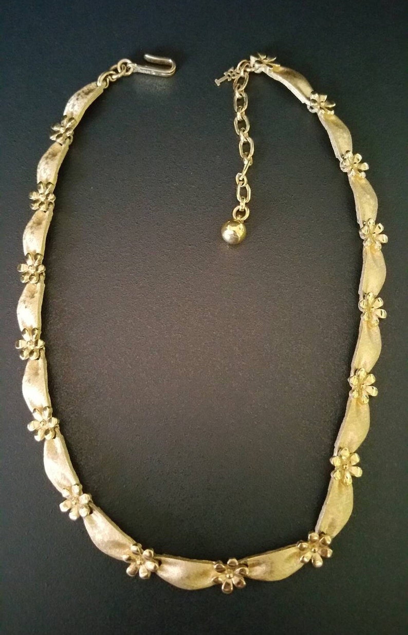 Vintage CROWN TRIFARI Necklace D-N.E-180 Gold Tone 9.2mm Elegant Crown Trifari Choker Adjustable 14.5 Inch to 16.5 Inch Hook Clasp