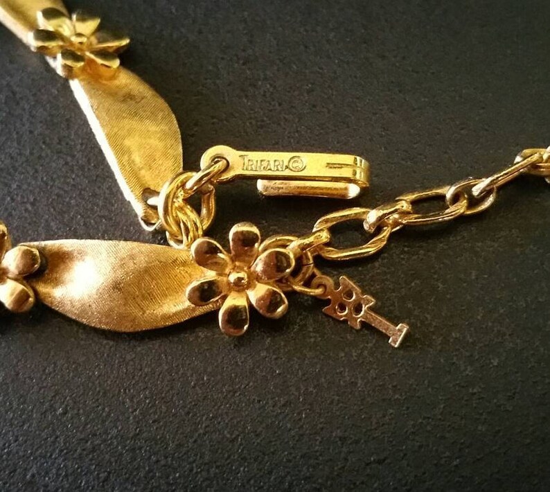 Vintage CROWN TRIFARI Necklace D-N.E-180 Gold Tone 9.2mm Elegant Crown Trifari Choker Adjustable 14.5 Inch to 16.5 Inch Hook Clasp