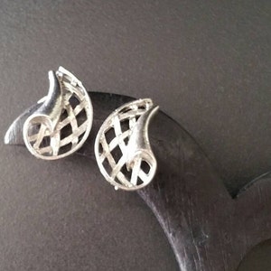 Vintage Coro Earrings, Classic Open Design, Clip On (E-ER-379)fm