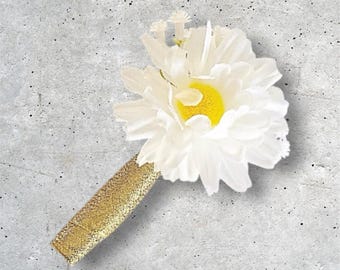 Silk White and Yellow Daisy Boutonniere, Groom Flower, Lapel Pin, Groomsmen Accessory, Rustic Wedding, Boho, Prom, Buttonhole, Hippie