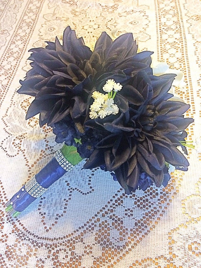 navy blue and white bouquet
