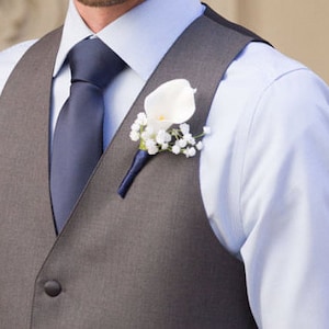 Calla Lily White Boutonniere, Choose Your Ribbon Color, Groomsmen Buttonhole, Flower for Groom, Baby Breath Boutonniere, Real Touch Flower