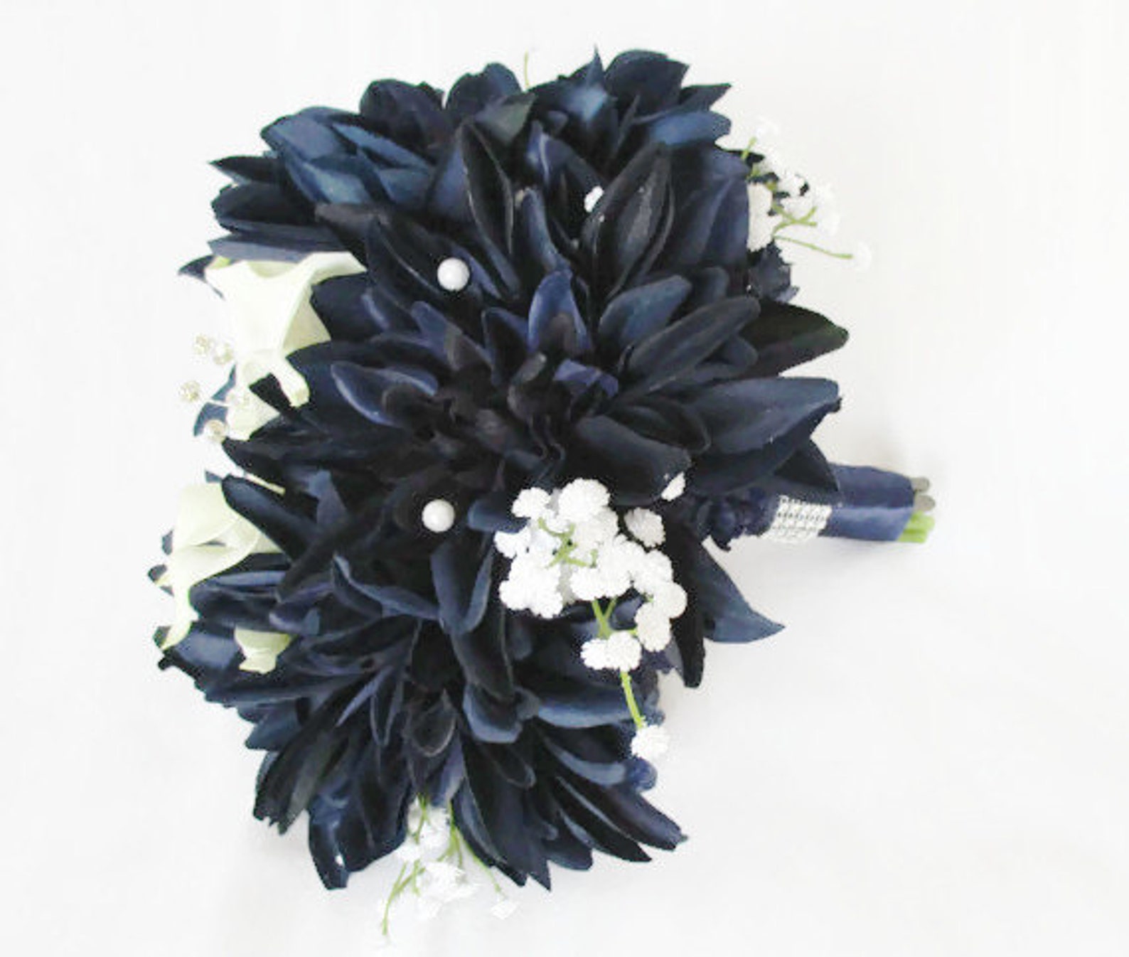 navy blue and white bouquet