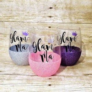 Glam-ma Glitter Wine Glass: Personalized Grandma Gift
