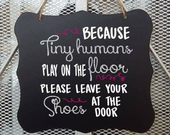 Remove shoes sign, take off your shoes sign, front door sign, no shoes sign, New mom gift basket, gift for mom, baby shower gifts, chalkboad