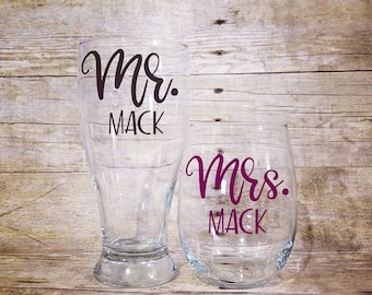 Couples gift, Mr and Mrs glass set, Personalized Mr and Mrs wedding glass gift set, Mr and Mrs gift set, anniversary gift set, beer and wine