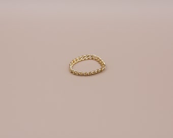 Flexible curb chain ring, stacking ring