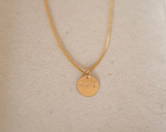 Customizable coin pendant on Venetian box chain