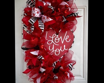 Valentines Day Wreath,Love Wreath,Red and White Wreath,Front Door Wreath, Red Heart Wreath,Red Burlap,Heart Wreath,Farmhouse Wreath