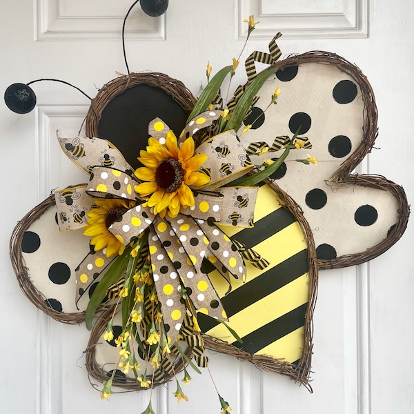 Bee Themed Wreath, Everyday Wreath, Spring Wreath, Summer Bee Wreath, Front Door Wreath, Burlap Wreath,Yellow Wreath, Farm House, Welcome