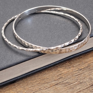 5 mm sterlingzilveren dubbele armband, gehamerd getextureerde in elkaar grijpende armbanden, minimalistische handgemaakte sieraden 925 sterlingzilver