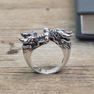 dubbelhuvud drakring med rubin öga, 925 sterlingsilverring, stor ring, silverring, unisexring, drakesmycken