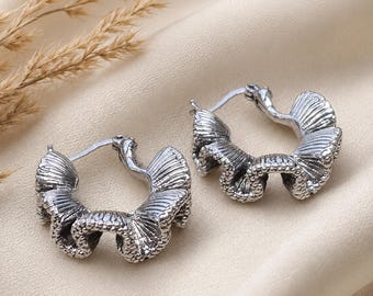 Pendientes de aro ondulados plisados de plata de ley, aros llamativos huecos de plata, pendientes ondulados texturizados, pendientes artesanales bohemios, regalo para ella.