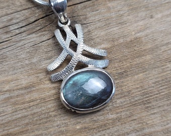 Blue Flash Labradorite Pendant, 925 sterling silver pendant, labradorite pendant, women pendant, silver jewelry, boho jewelry