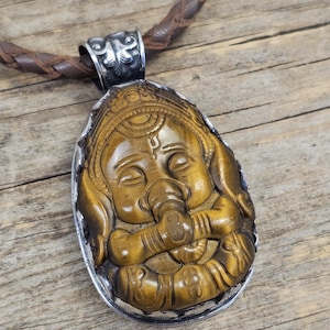 Naturalny tygrysi oko rzeźbiony wisiorek Ganesh, wisiorek ze srebra próby 925, wisiorek Ganesh, rzeźbiony kamień szlachetny, srebrny wisiorek, biżuteria Ganesh