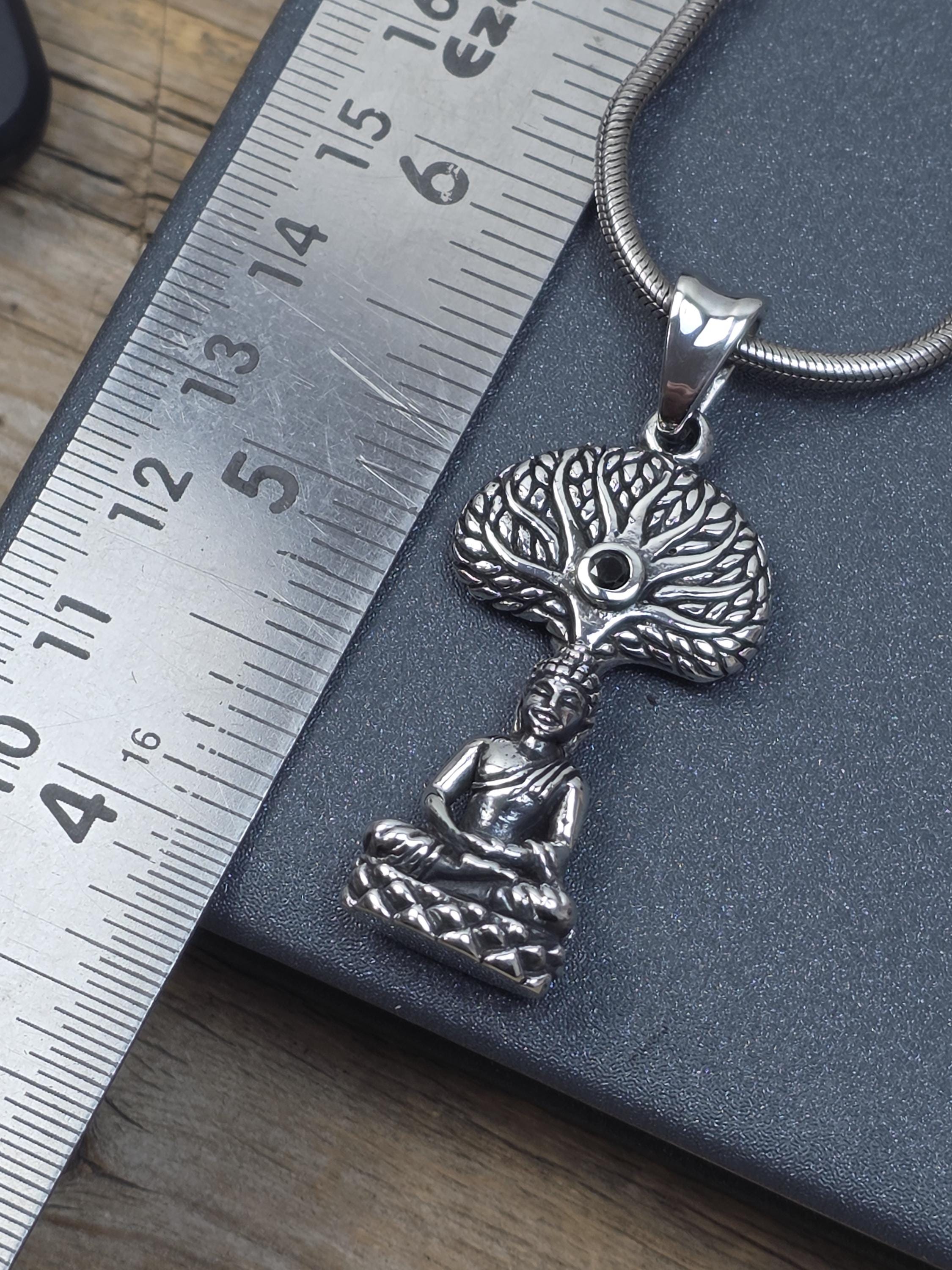 Ciondolo Buddha Sotto L'Albero Della Bodhi In Acciaio Inossidabile Con Catena, Simbolo Di Pace E Risveglio Spirituale, Gioiello Unisex Ipoallergenico - 2