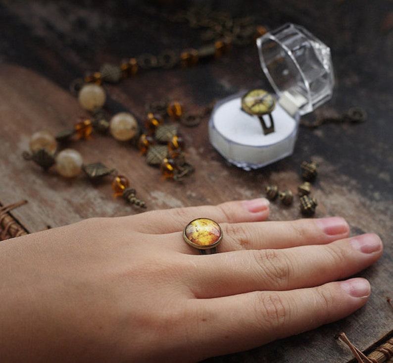 Lupo Howling Wolf Moon anello anello a cupola in vetro luna anello Lupo anello da uomo anello regolabile gioielli luna piena anello un bellissimo regalo. Lupo Howling Wolf Moon anello anello a cupola in vetro luna anello Lupo anello da uomo anello regolabile gioielli luna piena anello un bellissimo regalo.