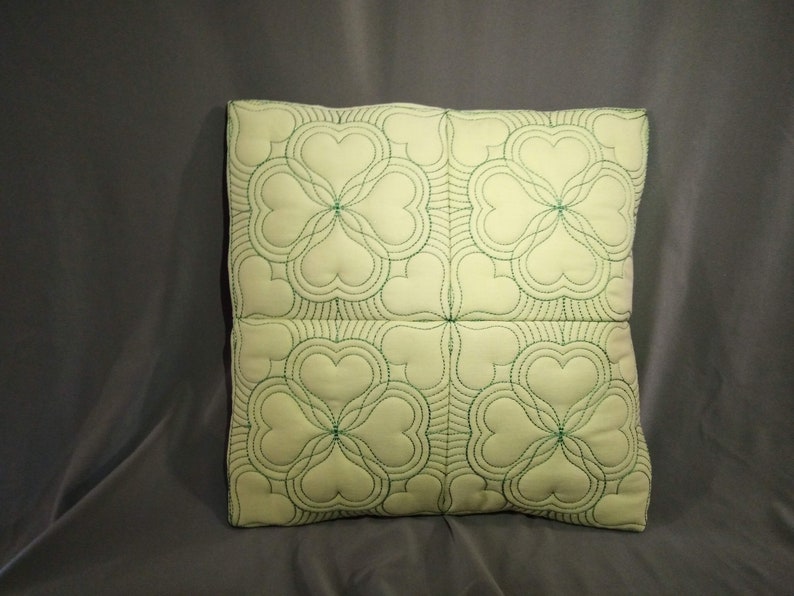 Quilting flowerwreath ITH Quilt block. Quilt block Machine embroidery designs quilt by the block square trapunto embroidery designs