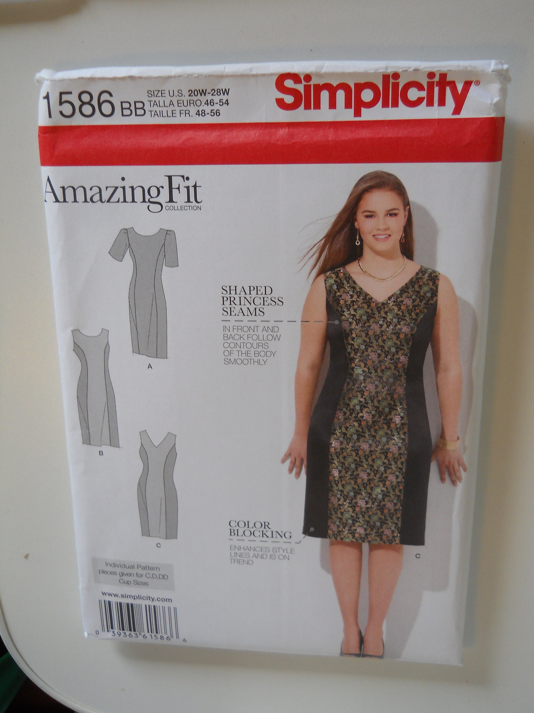 Patron De Couture Simplicity 1586 AA - Robe Ajustée Femme Avec Manches - Taille 38 à 44