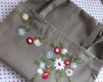 Hand Embroidered Floral Linen Tote Bag, FLORAL tote bag, Modern Hand Embroidery Tote, Hand stitched Shoulder Groucery Bag, Floral Linen Bag