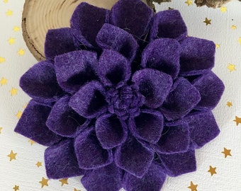 Broche fleur en feutrine