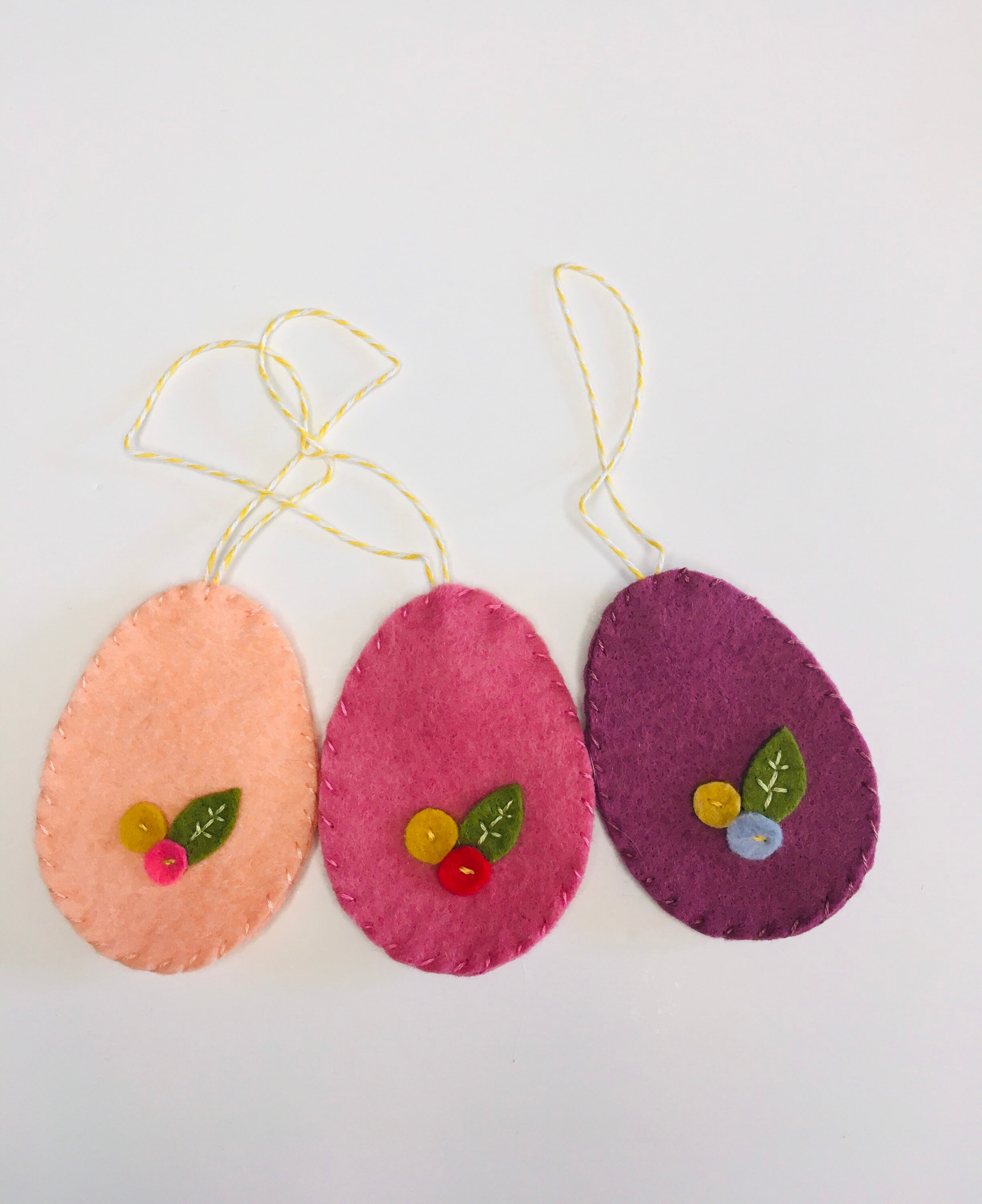 Lot de Trois Petits Œufs Pâques en Feutrine