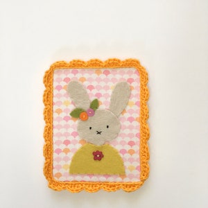 Lapin en feutrine et cadre au crochet image 1