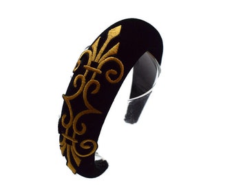 Serre-tête/bandeau en velours rembourré épais et extra-gonflé AUGUSTA BLACK & GOLD orné de garnitures en brocart brodé et postiche de couronne de mariage