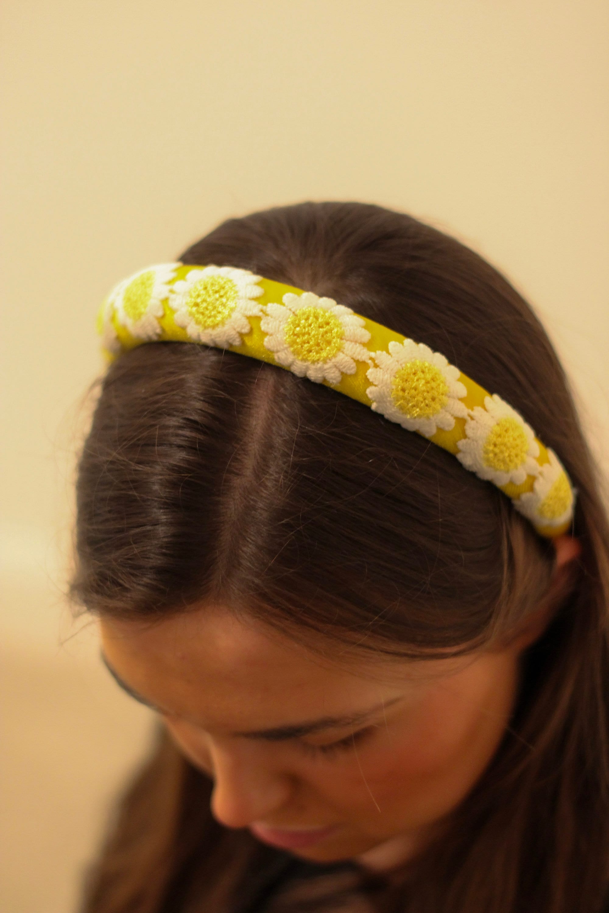 Padded Beige Daisy-Detail Headband Daisy Headband Bow – Emory & Hope main image 3