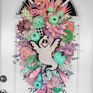 Pastel Halloween Wreath, Pink Halloween Wreath, Pastel Halloween Swag, Candyland Halloween, Halloween Candy Wreath, Pink Halloween Decor