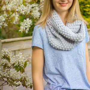 Spring blossom infinity scarf - crochet cowl pattern, crochet infinity scarf pattern, beginner crochet scarf pattern, easy crochet cowl