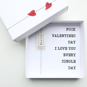 Geschenk zum Valentinstag für Freund Freundin sie ihn: Es gibt NICHTS ! FUCK VALENTINESDAY schnurzpieps Männer Frauen Valentinsgeschenk