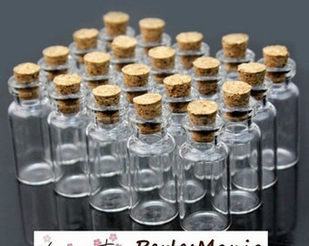 Piccole Bottiglie Di Vetro Immagine Stock. Immagine Di Storico - 89929281 - Foto 2