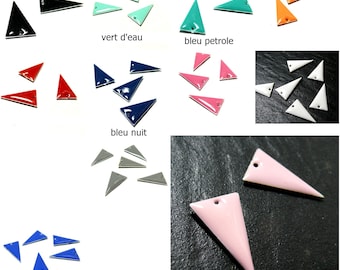 4 sequins médaillons style émaillés Biface Triangle 13mm par 23mm ref 11 COLORIS AU CHOIX  sur une base en métal argent